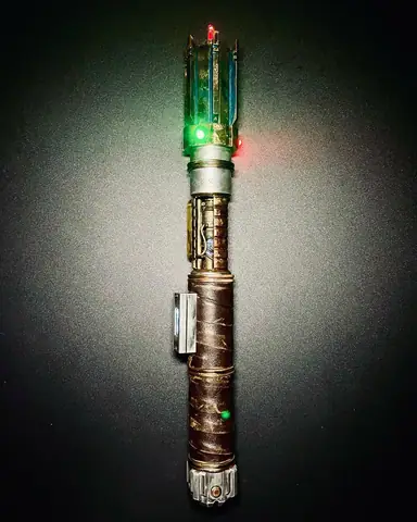Qui Videt Omnia Lightsaber